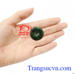 Ngọc cẩm thạch có giá trị lớn về mặt tinh thần bởi khả năng hỗ trợ điều trị bệnh trầm cảm, hệ thần kinh
