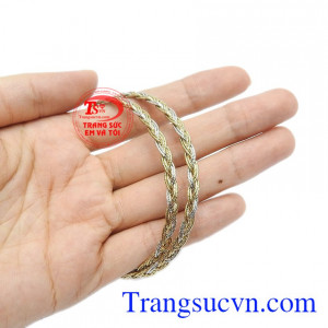 Kiềng vàng bện vừa sang vừa tôn lên sự dịu dàng là món trang sức đẹp. Kiềng Ý bện hiện đại