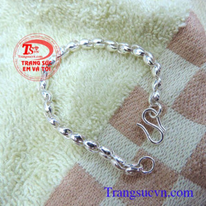 Lắc tay bạc đeo