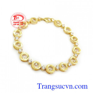 Lắc tay nữ 10k cá tính sang trọng, tinh xảo, là món quà ý nghĩa dành tặng người yêu thương Lắc tay nữ 10k cá tính