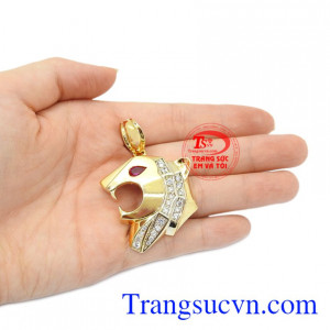 Mặt báo dũng mãnh chất lượng. Mặt báo dũng mãnh