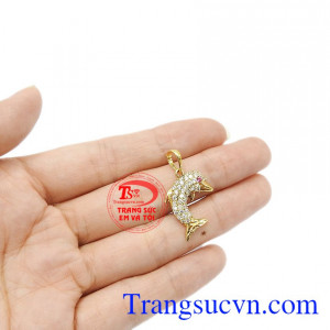 Sản phẩm thích hợp làm quà tặng trong những dịp đặc biệt. Mặt cá voi đính đá