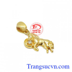 Mặt con giáp tuổi ngọ vàng Tuổi Ngọ được coi là con giáp du mục trong mười hai con giáp. Mặt con giáp tuổi ngọ vàng