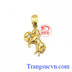 Mặt con giáp tuổi ngọ vàng