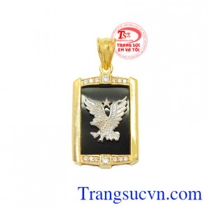 Mặt đại bàng sức mạnh là sản phẩm được thiết kế tinh tế, tỉ mỉ. Mặt đại bàng sức mạnh