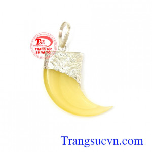 Mặt dây bạc đẹp, mặt vuốt bạc, chế tác tốt, chất lượng đảm bảo, là sản phẩm được nhiều khách hàng ưa chuộng và tin dùng