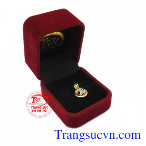 Mặt dây bảo hành uy tín, giao hàng toàn quốc. Mặt dây vàng tây duyên dáng.