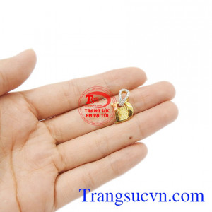 Sản phẩm bảo hành uy tín, giao hàng toàn quốc. Mặt dây chữ D vàng 18k. Mặt dây chữ D vàng 18k