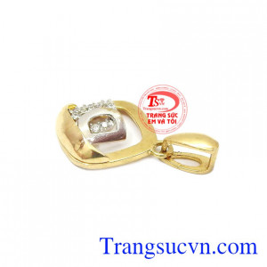 Sản phẩm thích hợp với những chiếc dây chuyền nhỏ tạo nên nét duyên dáng và nữ tính cho phái đẹp. Mặt dây chữ lồng mặt