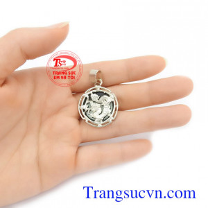 mặt dây bạc chạm rồng phong cách mạnh mẽ