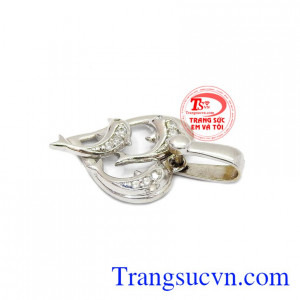 Kiểu dáng đẹp, mang đến cho bạn vẻ đẹp thời trang và may mắn. Mặt dây chuyền cá heo may mắn