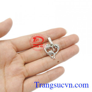 Sản phẩm bảo hành uy tín, giao hàng toàn quốc. Mặt dây chuyền cá heo may mắn.