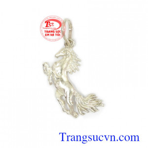 Mặt dây chuyền con ngựa + tuổi ngọ bạc 92.5 thích hợp là con mật mang lại may mắn sự hưng thịnh, phát tài phát lộc