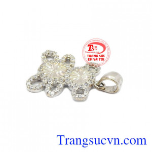 Vàng trắng chất lượng có giấy đảm bảo, mang lại vẻ đẹp tươi trẻ cho người đeo. Mặt dây chuyền gấu trắng đáng yêu