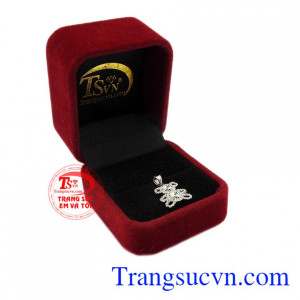 Là món quà ý nghĩa tặng người yêu trong các ngày lễ, kỷ niệm. Mặt dây chuyền gấu trắng đáng yêu