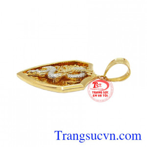 Mặt dây chuyền khiên vàng che chở, Mặt dây chuyền khiên vàng che chở