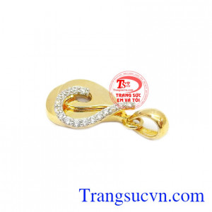 Sản phẩm chế tác từ vàng tây 10k bền đẹp và sáng bóng. Mặt dây chuyền nhỏ xinh cho nữ
