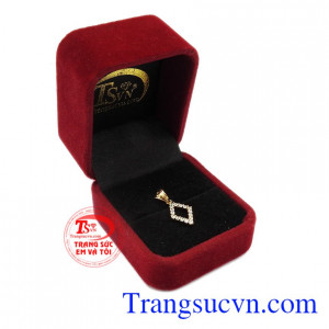 Sản phẩm bảo hành uy tín, giao hàng toàn quốc. Mặt dây chuyền nữ xinh