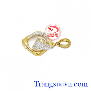 chiếc Mặt dây chuyền vàng 10k nhập khẩu dành cho nữ đeo cùng mặt dây chuyền vàng cho nữ. Mặt dây chuyền vàng 10k nhập