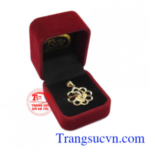 Mặt dây chuyền luôn là điểm nhấn giúp cho phái đẹp nổi bật và thu hút mọi ánh nhìn. Mặt dây chuyền vàng 18k italy nữ
