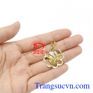 Sản phẩm bảo hành uy tín, giao hàng toàn quốc. Mặt dây chuyền vàng 18k italy nữ.