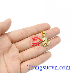 Mặt dây được bảo hành uy tín, giao hàng toàn quốc. Mặt dây cỏ ba lá vàng