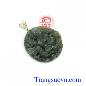 Mặt dây đá Caxedon phù hợp với nhiều loại dây chuyền khác nhau, là dòng sản phẩm rất được phái mạnh ưa chuộng