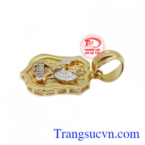 Mặt dây đại bàng nam có thể kết hợp với dây chuyền vàng nam.