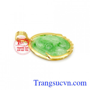 Mặt dây đức mẹ ngọc cẩm thạch là món trang sức phổ biến được nhiều tín đồ theo đạo công giáo sử dụng