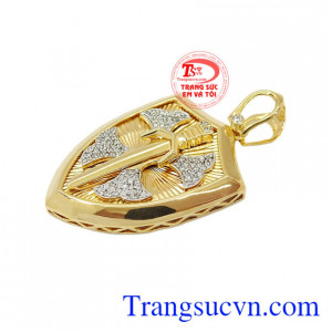 Mặt dây có thể kết hợp với dây chuyền vàng. Mặt dây khiên vàng
