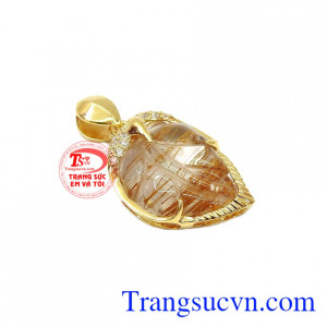 Tâm linh của phương tây dùng thạch anh để chống lại năng lượng xấu, tâm linh phương đông thì mong muốn chống bùa ngải, xua đuổi ma quỷ,Mặt dây lá thạch anh tóc may mắn