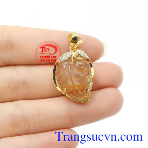 Sản phẩm thích hợp làm quà tặng cho người thân hoặc bạn bè,Mặt dây lá thạch anh tóc may mắn