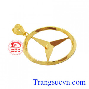 Mặt dây nam tính vàng là sản phẩm được chế tác từ vàng 10k, tinh tế.