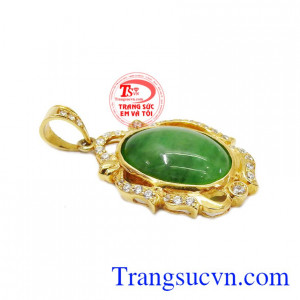 Mặt dây nữ ngọc được chế tác từ ngọc cẩm thạch thiên nhiên và vàng tây bền đẹp. Mặt dây nữ ngọc