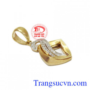 Mặt dây nữ vàng đảm bảo được thiết kế sang trọng và nổi bật giúp phái đẹp càng thêm thu hút. 