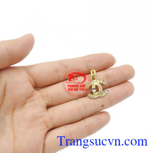 Sản phẩm được bảo hành uy tín, giao hàng toàn quốc. Mặt dây nữ vàng X.