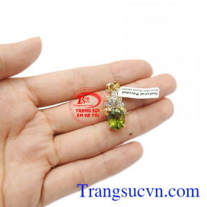 Sản phẩm bảo hành uy tín, giao hàng toàn quốc. Mặt dây peridot hộ sắc đẹp. Mặt dây peridot hộ sắc đẹp