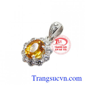 Mặt dây Sapphire chất lượng mang đến sự sang trọng, thanh nhã mà vô cùng nữ tính