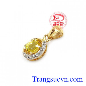 Mặt dây sapphire độc đáo có thể kết hợp nhiều kiểu dây chuyền với nhiều phong cách khác nhau