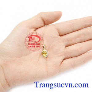 Mặt dây sapphire thích hợp làm quà tặng người thân