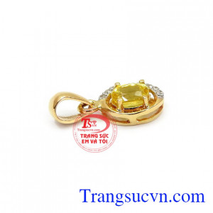 Mặt dây chuyền Sapphire giúp bạn nổi bật và thể hiện vẻ đẹp nữ tính, quyến rũ