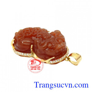 Sản phẩm có giấy kiểm định uy tín. Mặt dây tỳ hưu mã não đỏ