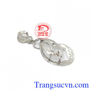 Mặt dây vàng 18k nữ nhập khẩu nguyên chiếc. 