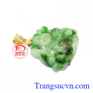 Mặt Di Lặc móc vàng có thể được dùng làm quà tặng cho người thân, bạn bè.