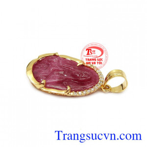 Sự kết hợp vàng tây 14k cùng ruby thiên nhiên mang đến cho người dùng được bảo đảm bền đẹp và sáng bóng. Mặt Đức mẹ cầu nguyện đẹp