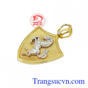 Mặt khiên tuổi ngọ là mang lại vẻ mạnh mẽ, nam tính cho người đeo.