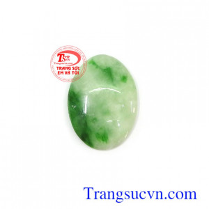 Mặt ngọc cẩm thạch an lành rất được mọi người ưa chuộng bởi tốt cho vận khí, sức khỏe và tiền tài, mang lại bình an, may mắn và tài lộc cho người đeo
