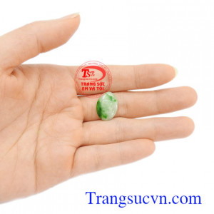 Đeo cẩm thạch còn giúp xua tan sự phiền muộn, tâm hồn bạn sẽ luôn được thư thái.