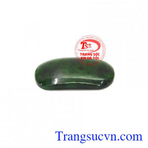 Ngọc cẩm thạch được dùng để hỗ trợ các bệnh về tâm lý, trâm cảm, u uất, bởi thế ngọc cẩm thạch giúp con người trở nên vui tươi và yêu đời