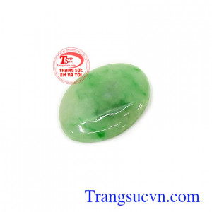 Mặt ngọc cẩm thạch thiên nhiên rất được mọi người ưa chuộng, chọn làm lá bùa hộ mệnh cho bản thân Mặt ngọc cẩm thạch cát lộc